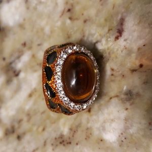 Leopard pattern ring with oval center stone size 9